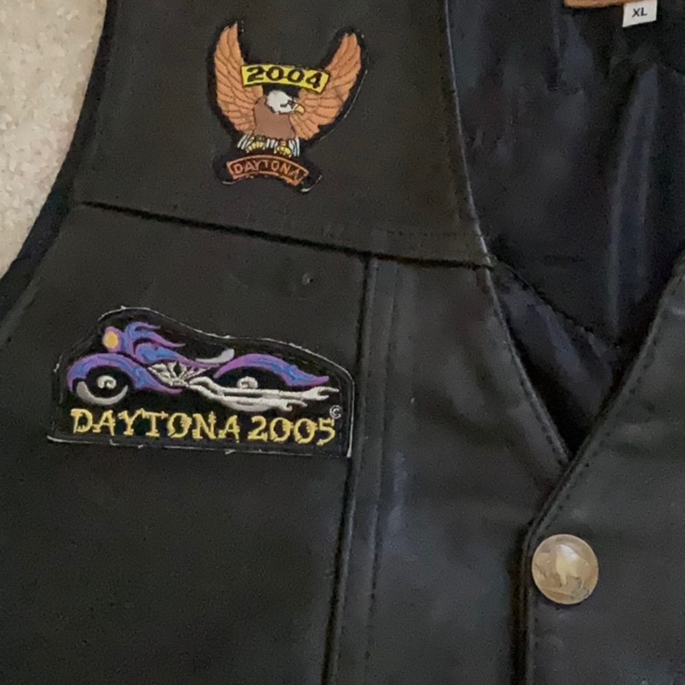 Walter Dyer Genuine Leather Biker Vest with Buffalo Nickel Snaps - Picture 8 of 14